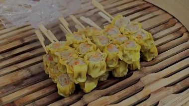 Domuz eti ve karidesli buğulanmış börek, bambu buharlı buğulama.
