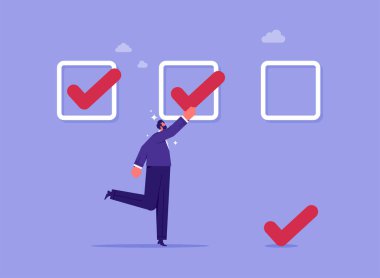 Proje yönetimi veya süreç planı konsepti, tamamlanmış kontrol listesi, tamamlanmış proje görevleri veya tamamlanmış çalışma sonucu, iş adamı proje listesi onay kutusuna tamamlanmış olarak onay işareti ekliyor