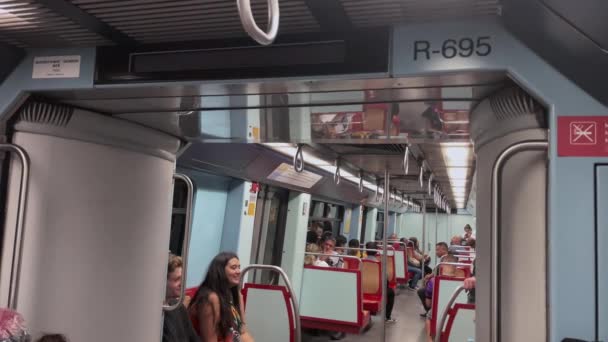 Passageiros Sentados Dentro Comboio Metro Lisboa — Vídeo de Stock