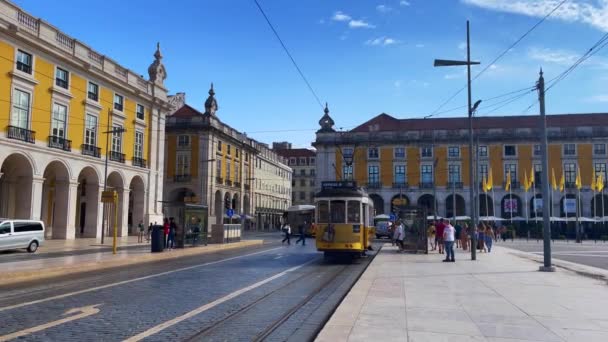 Retro Tram Passing Rua Augusta Arch Lisbon — Stock Video
