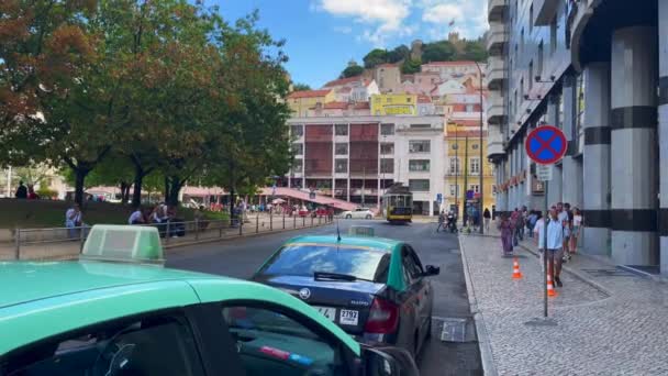 Taxis Straßenrand Lissabon Geparkt — Stockvideo