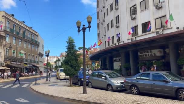 Samochody Zaparkowane Przy Drodze Lizbonie — Wideo stockowe