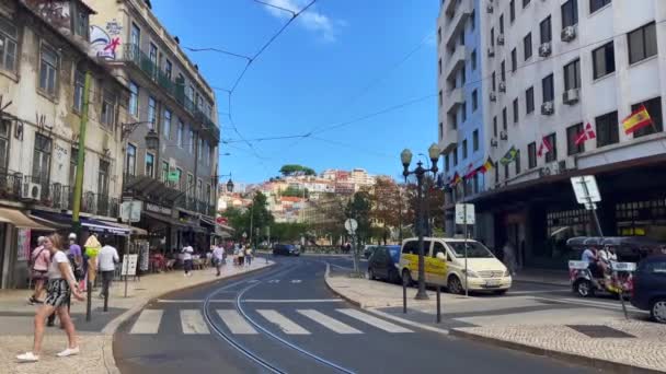 Αυτοκίνητα Που Οδηγούν Στο Δρόμο Στη Λισαβόνα — Αρχείο Βίντεο