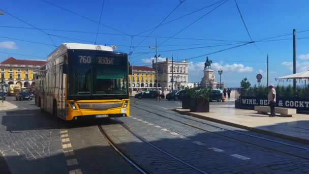 Autobús Interurbano Conduciendo Por Carretera Lisboa — Vídeo de stock