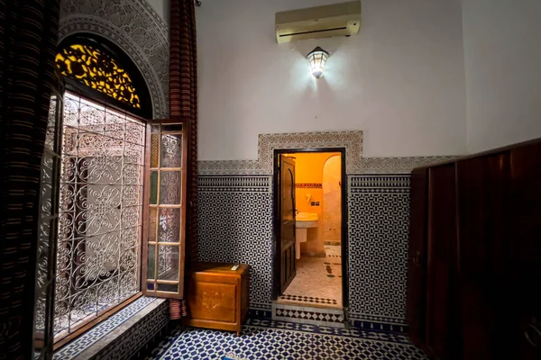 Authentieke Marokkaanse Slaapkamer Interieur Met Traditionele Meubels Een Pension — Stockfoto