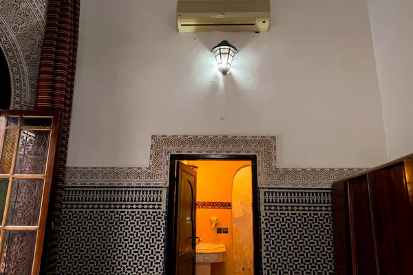 Autentico Interno Della Camera Letto Marocchina Con Mobili Tradizionali Una — Foto Stock