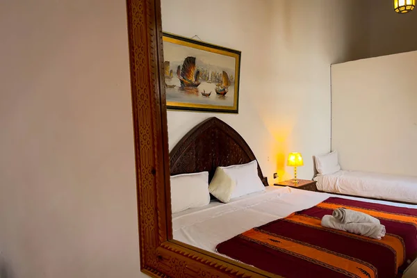 Auténtico Interior Dormitorio Marroquí Con Muebles Tradicionales Una Casa Huéspedes — Foto de Stock