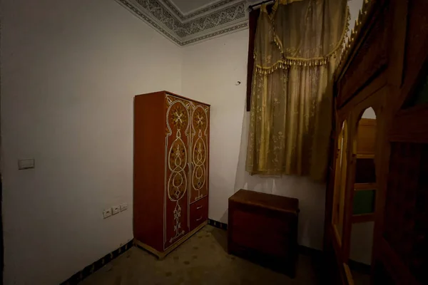 Authentische Marokkanische Schlafzimmereinrichtung Mit Traditionellen Möbeln Einem Gästehaus — Stockfoto