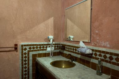 Fas 'ta geleneksel bir Ride tuvaletinin içi.