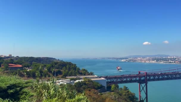 Blick Über Die Brücke Vom April Lissabon — Stockvideo