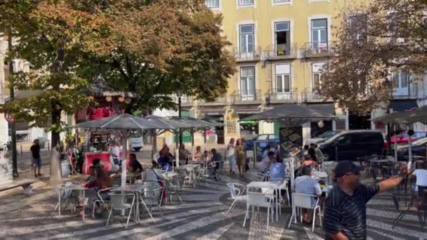 Les Gens Qui Traînent Dans Les Rues Lisbonne — Video