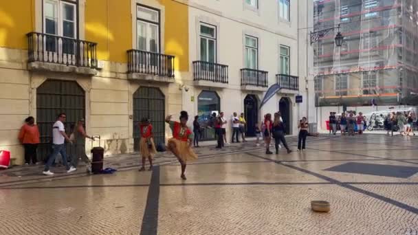 Unge Sorte Afrikanske Piger Danser Augusta Gaden Lissabon – Stock-video