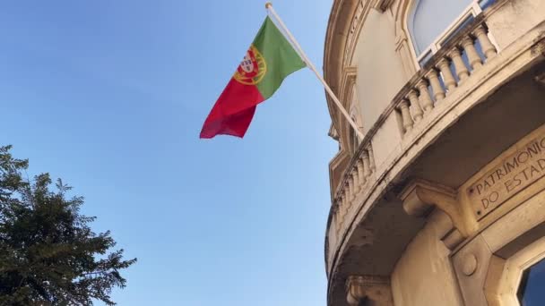Bandeira Portuguesa Pendurada Edifício Patrimonio Estado Lisboa — Vídeo de Stock