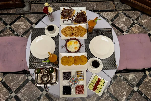 Petit Déjeuner Marocain Servi Dans Luxueux Riad Dans Ancienne Médina — Photo