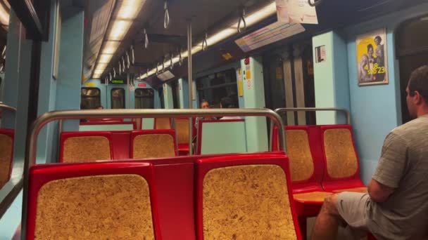 Asientos Vacíos Dentro Metro Movimiento Lisboa — Vídeo de stock