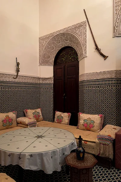 Hagyományos Marokkói Nappali Egy Régi Riadban — Stock Fotó