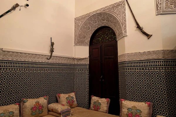 Tradiční Marocký Obývací Pokoj Uvnitř Starého Riad — Stock fotografie