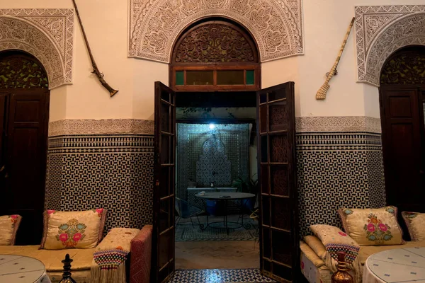 Eski Bir Riad Içinde Geleneksel Fas Oturma Odası — Stok fotoğraf