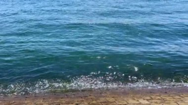 Lizbon 'da dalgalar çekildi.