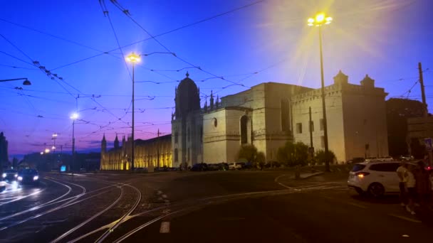 Auto Rijden Weg Buurt Van Het Klooster Hieronymites Lissabon — Stockvideo