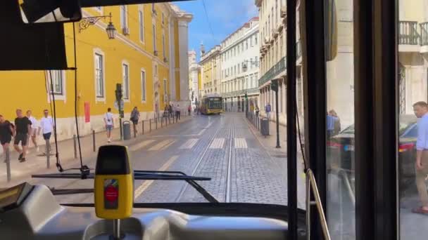 Bus Antarkota Mengemudi Jalan Lisbon — Stok Video