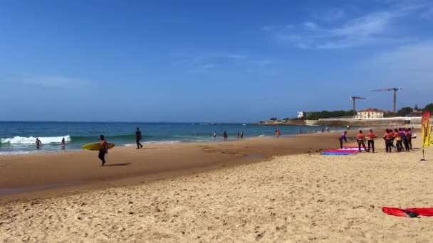 Menschen Genießen Ihre Zeit Strand Carcavelos Portugal — Stockvideo