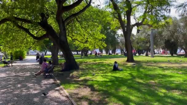 Pessoas Que Frequentam Jardins Belém Lisboa — Vídeo de Stock