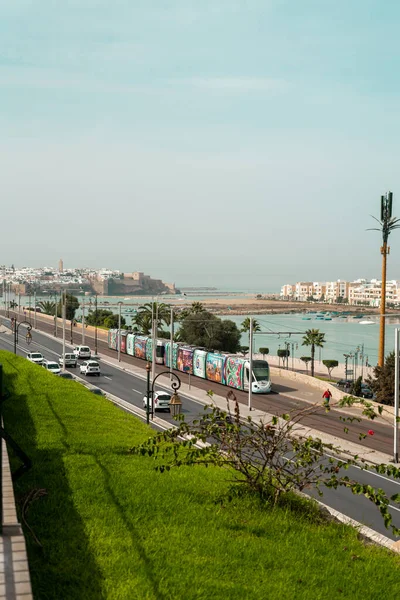 Moderní Tramvaj Kolem Řeky Bou Regreg Rabatu — Stock fotografie