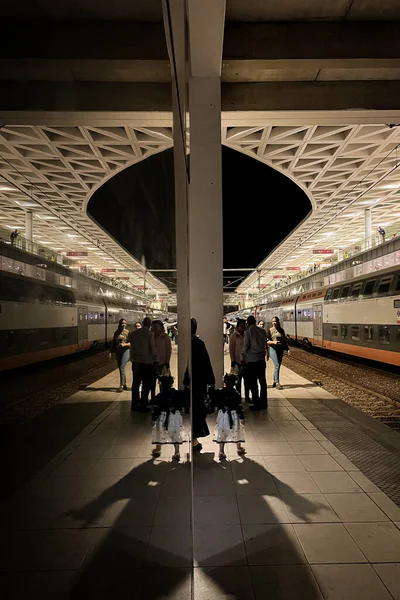 Estación Ferrocarril Reflejada Lado Acero Inoxidable Del Edificio Kenitra —  Fotos de Stock