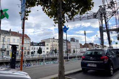 Bruxelles 'de yolda giden arabalar