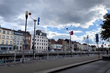 Bruxelles 'de yolda giden arabalar