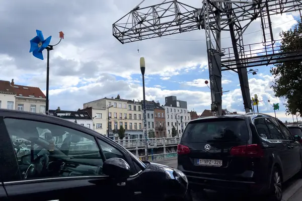 Автомобілі Їдуть Дорозі Брюсселі — стокове фото