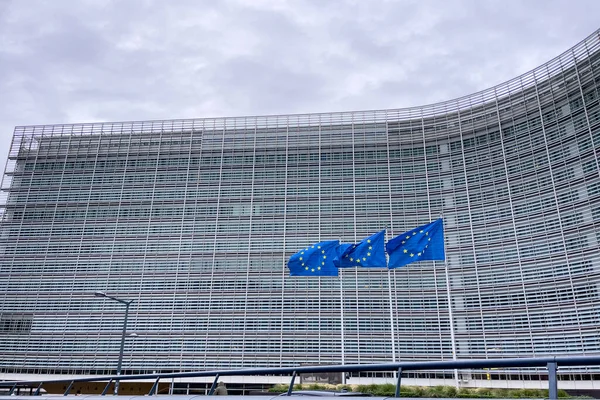 Europäische Flaggen Vor Dem Hauptquartier Der Europäischen Kommission Brüssel Belgien — Stockfoto