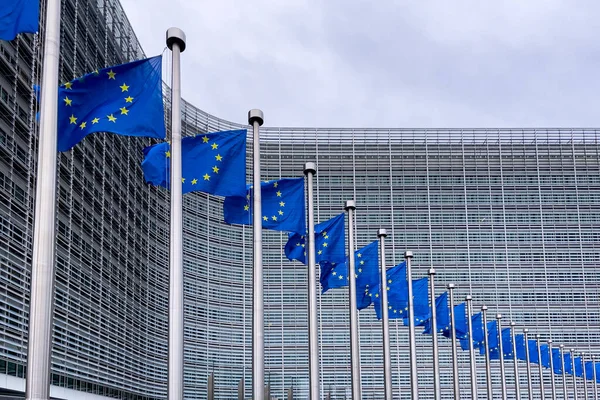 Europeiska Flaggor Framför Europeiska Kommissionens Högkvarter Bryssel Belgien — Stockfoto