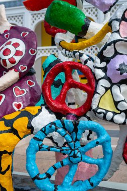 Rabat 'taki Muhammed VI Modern ve Çağdaş Sanat Müzesi' nin dışındaki La Machine a Rever heykeli.