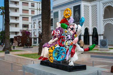 Rabat 'taki Muhammed VI Modern ve Çağdaş Sanat Müzesi' nin dışındaki La Machine a Rever heykeli.