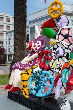 Rabat 'taki Muhammed VI Modern ve Çağdaş Sanat Müzesi' nin dışındaki La Machine a Rever heykeli.