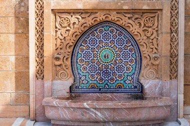 Rabat, Fas 'taki Muhammed V mozolesinde fayanslı bir çeşme.