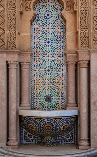 Фонтан Плитою Мавзолеї Мохаммеда Рабаті Марокко — стокове фото