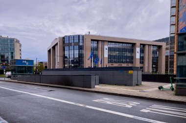 Avrupa Komisyonu 'nun Bruxelles' deki karargahının yakınındaki araçlar