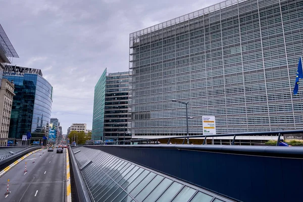 欧洲联盟委员会布鲁塞尔总部附近的交通堵塞 — 图库照片