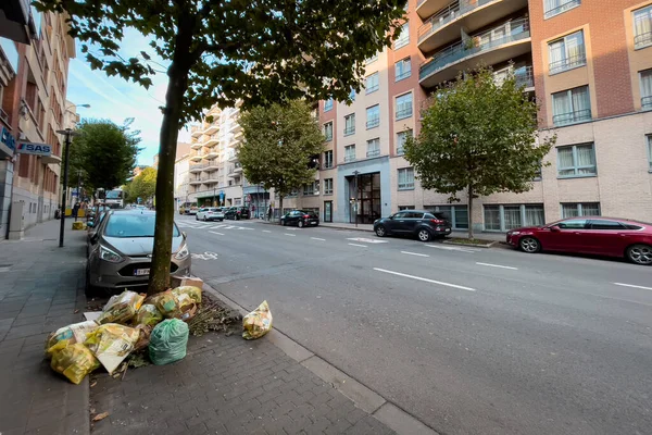 Mucchio Sacchetti Plastica Sul Marciapiede Della Strada Bruxelles — Foto Stock