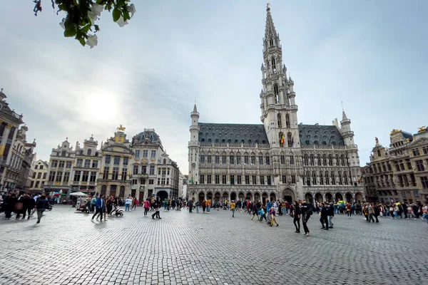 Tourists Hanging Out Grand Place Brussels Belgium — Stock Photo, Image