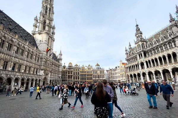 Turistas Pasando Rato Grand Place Bruselas Bélgica — Foto de Stock