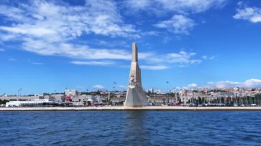 Lizbon 'daki Keşifler Anıtı' ndan feribot görüntüsü