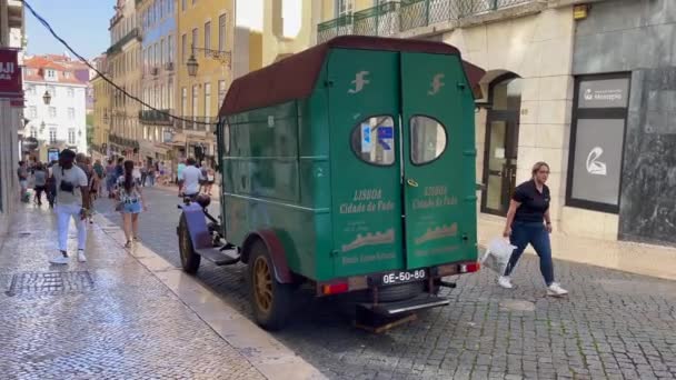 Lizbon Turistik Turlar Için Kullanılan Klasik Elektrikli Araba — Stok video