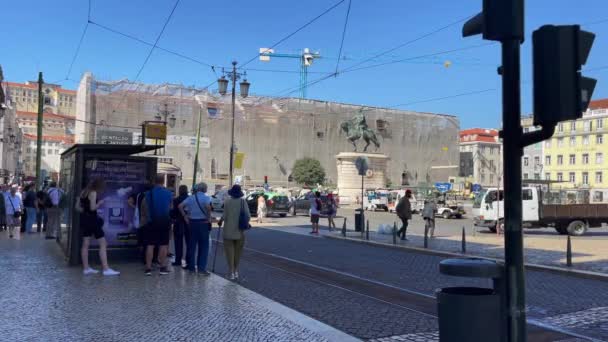 Tram Rétro Passant Par Praca Figeuira Lisbonne — Video