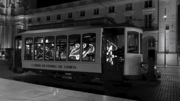 Tramway Rétro Passe Par Arche Triomphe Praa Comrcio Lisbonne Nuit — Video