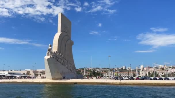 Vista Traghetto Sul Monumento Delle Scoperte Lisbona — Video Stock
