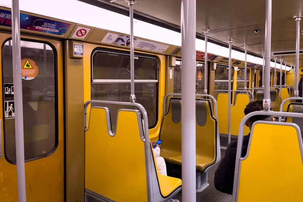 Vagão Metro Dentro Com Assentos Vazios Bruxelas — Fotografia de Stock